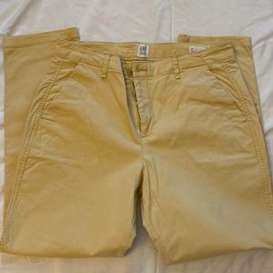 Yellow GAP girlfriend for Khaki